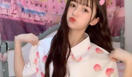 网红吃瓜视频允恩穿搭,吃瓜视频中的时尚潮流